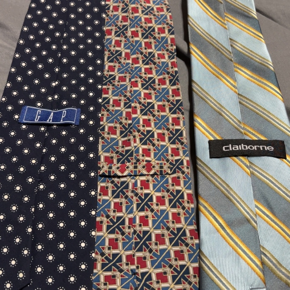 (3) Elegant Men’s Tie Bundle – GAP, Claiborne & Geometric Silk-Inspired Design